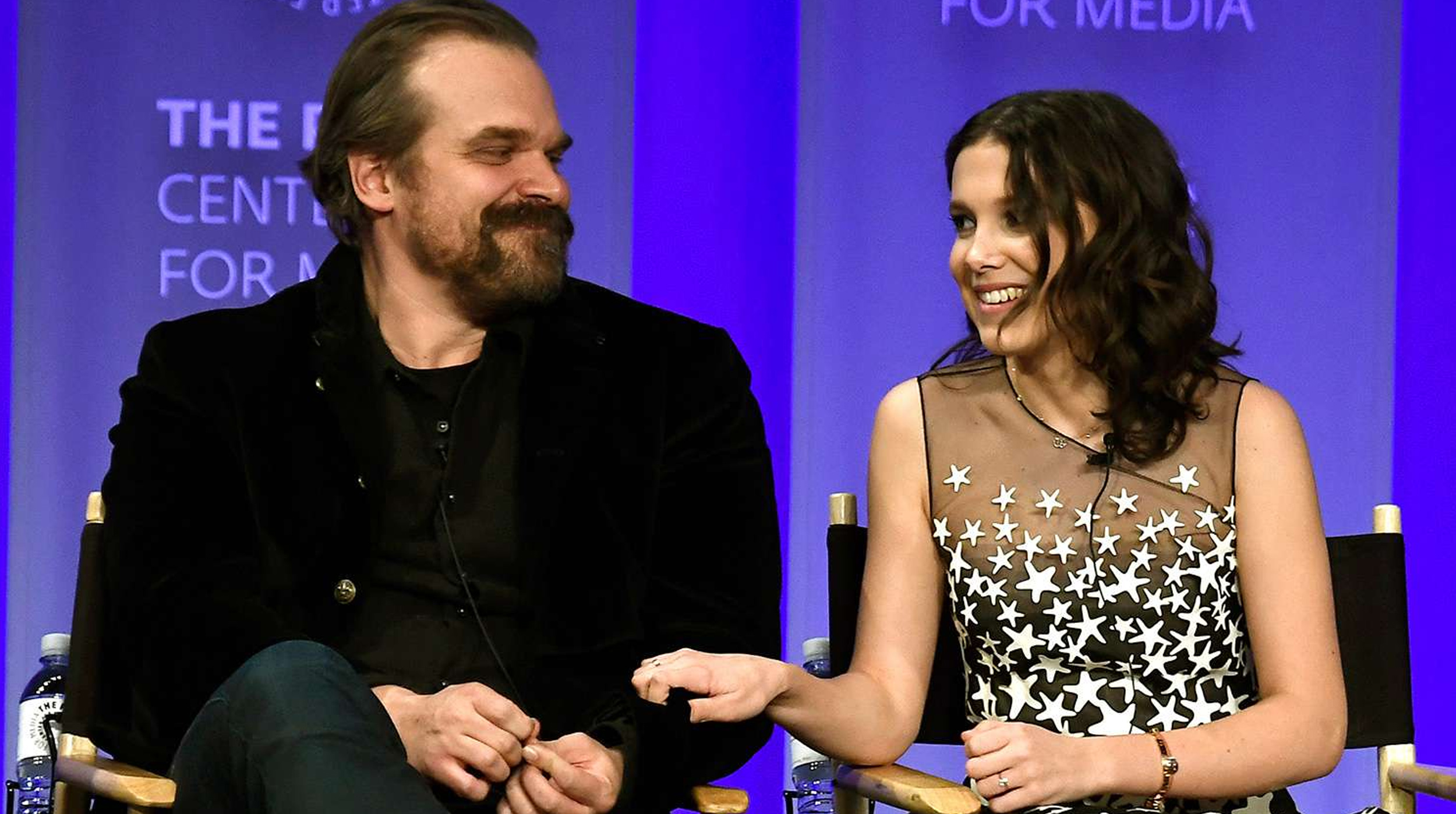Millie Bobby Brown denuncia a David Harbour por hostigamiento durante el rodaje de Stranger Things 5 post thumbnail image