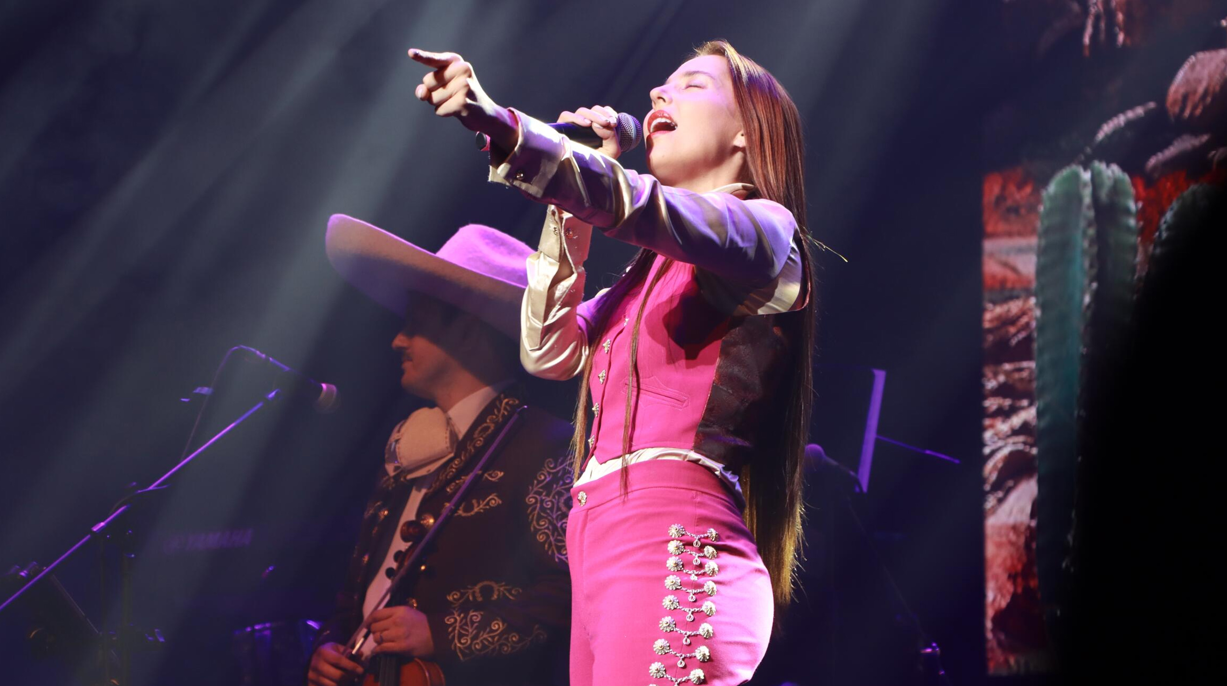 Majo Aguilar se convierte en la  primera mujer embajadora del Congreso Mundial del Mariachi post thumbnail image