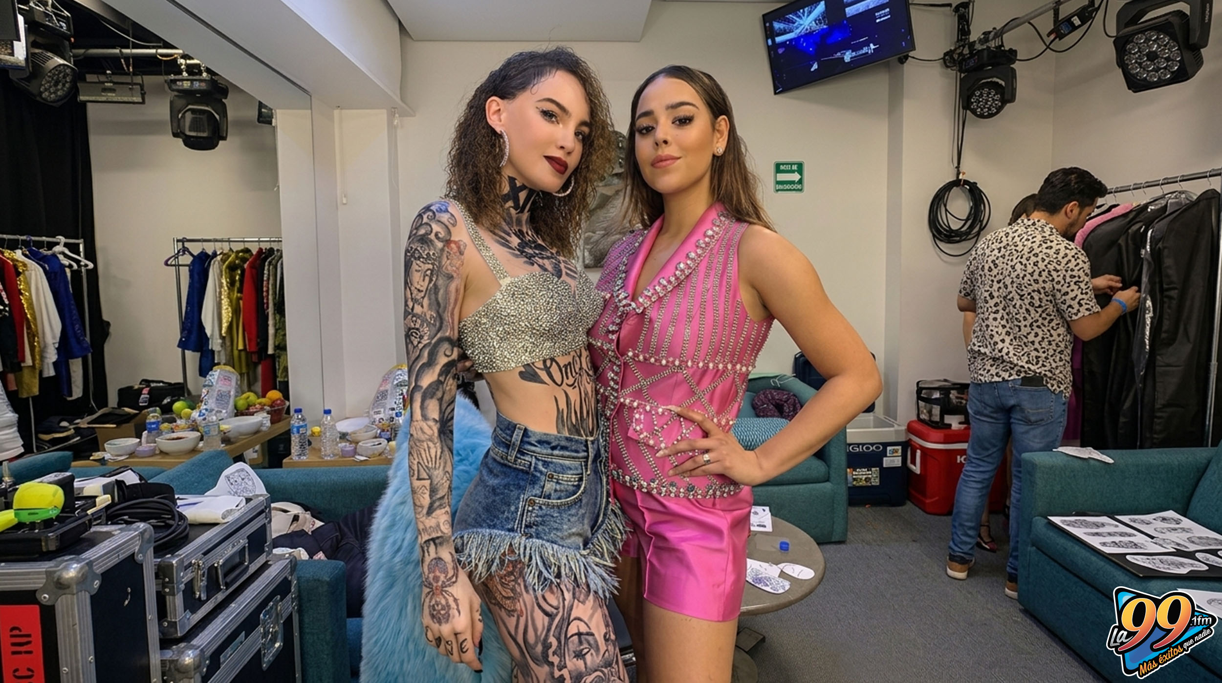 ¡Colapso total! Belinda y Danna Paola rompen el internet con fotos desde el estudio de grabación post thumbnail image