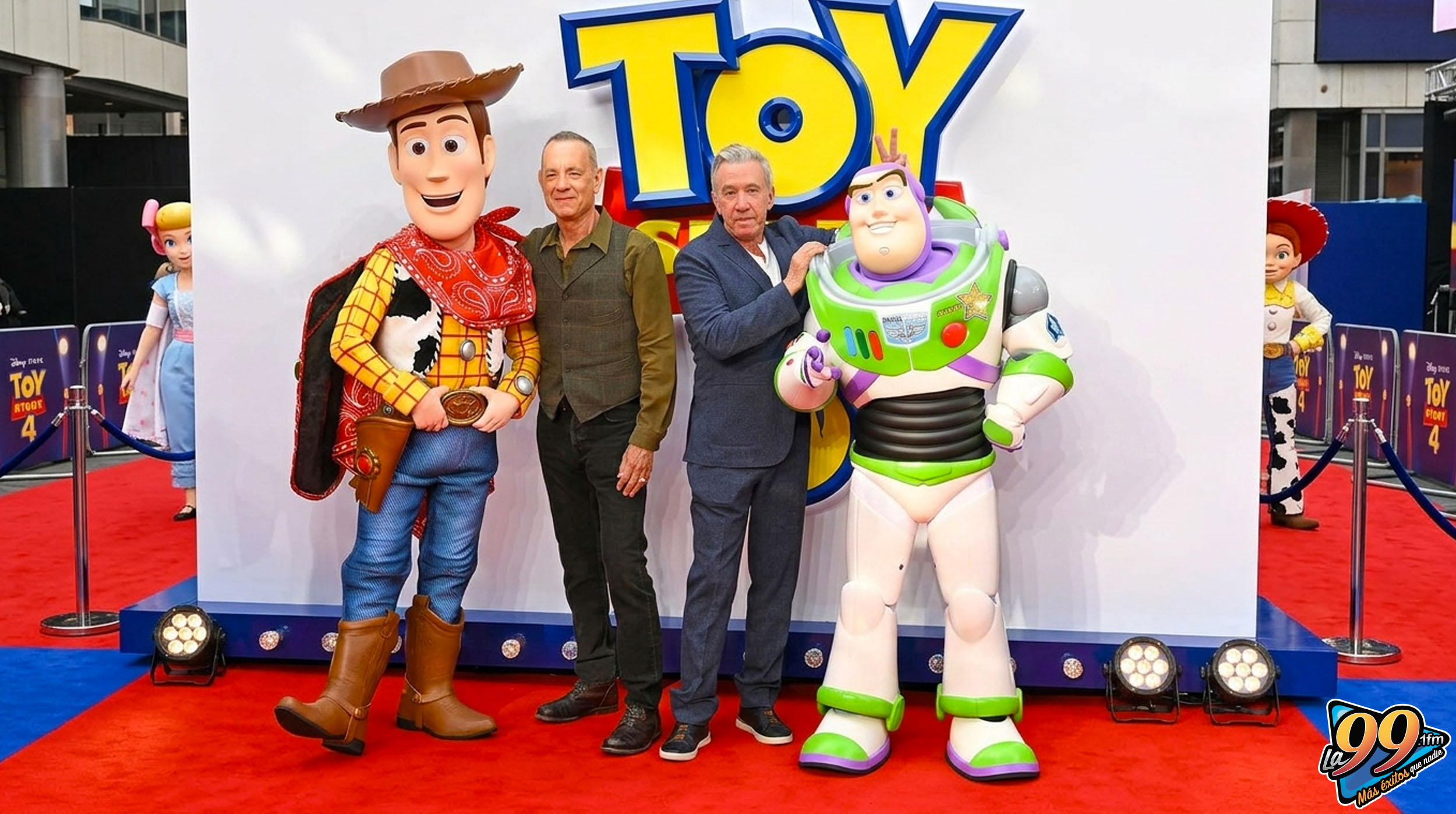 Tom Hanks y Tim Allen celebran más de 30 años de dar vida a Woody y Buzz post thumbnail image