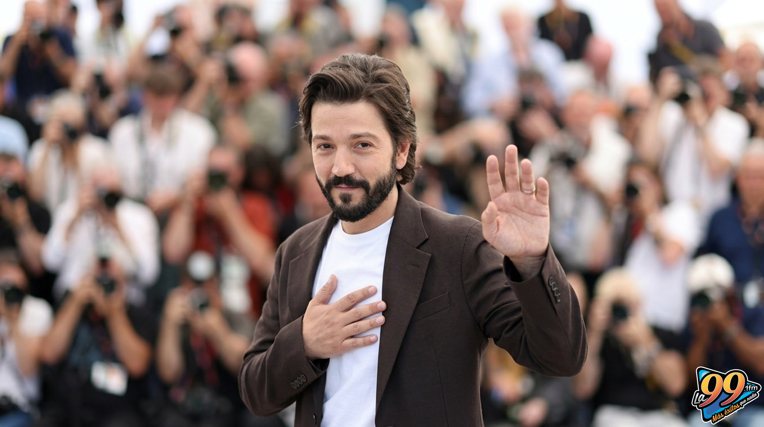 ¡Cincos minutos de gloria! Diego Luna que conquistó el Festival de Cannes post thumbnail image