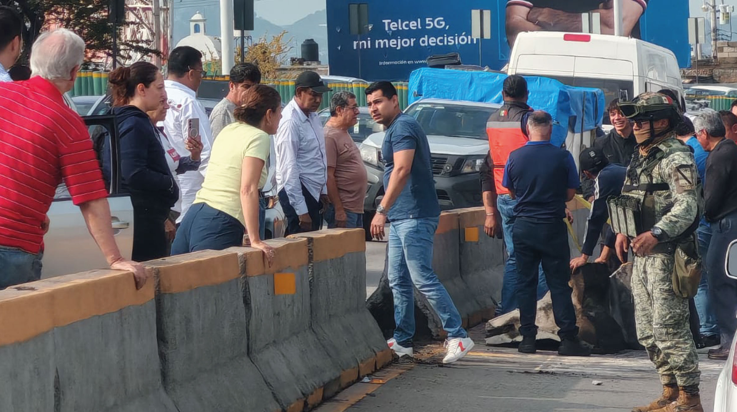VIDEO | Pipa de gas pierde el control y provoca aparatosa carambola en el Paso Express Cuernavaca post thumbnail image