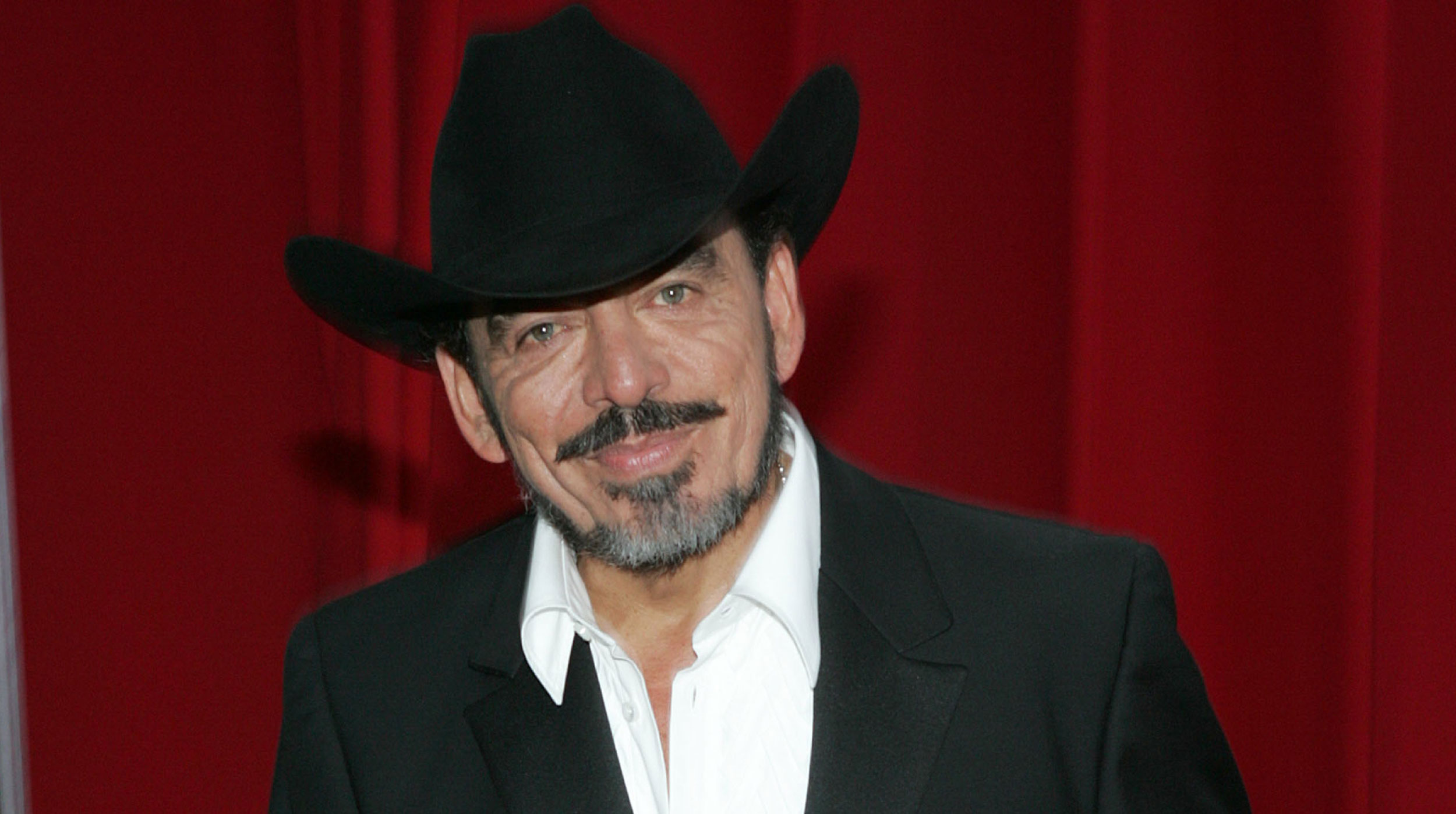 El legado del ‘Poeta del Pueblo’: 10 datos esenciales que definieron la historia de Joan Sebastian post thumbnail image