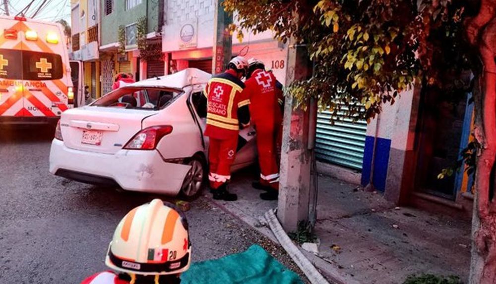 Aparatoso choque en la colonia Cantarranas deja a un conductor prensado; activan “quijadas de la vida” post thumbnail image